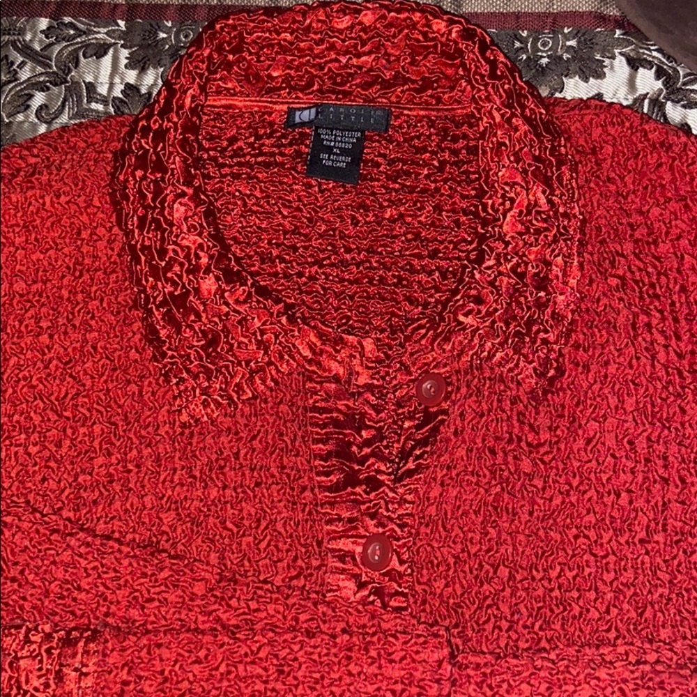 Lady button down light weight top